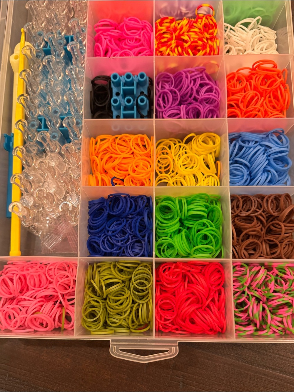 Arts and Crafts Plastic Compartment Storage Box with Multi-Color Elastic Band